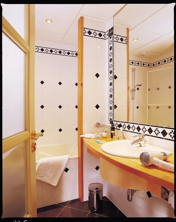 Hotel Restaurant "Le Strasbourg" Bitche Habitación foto